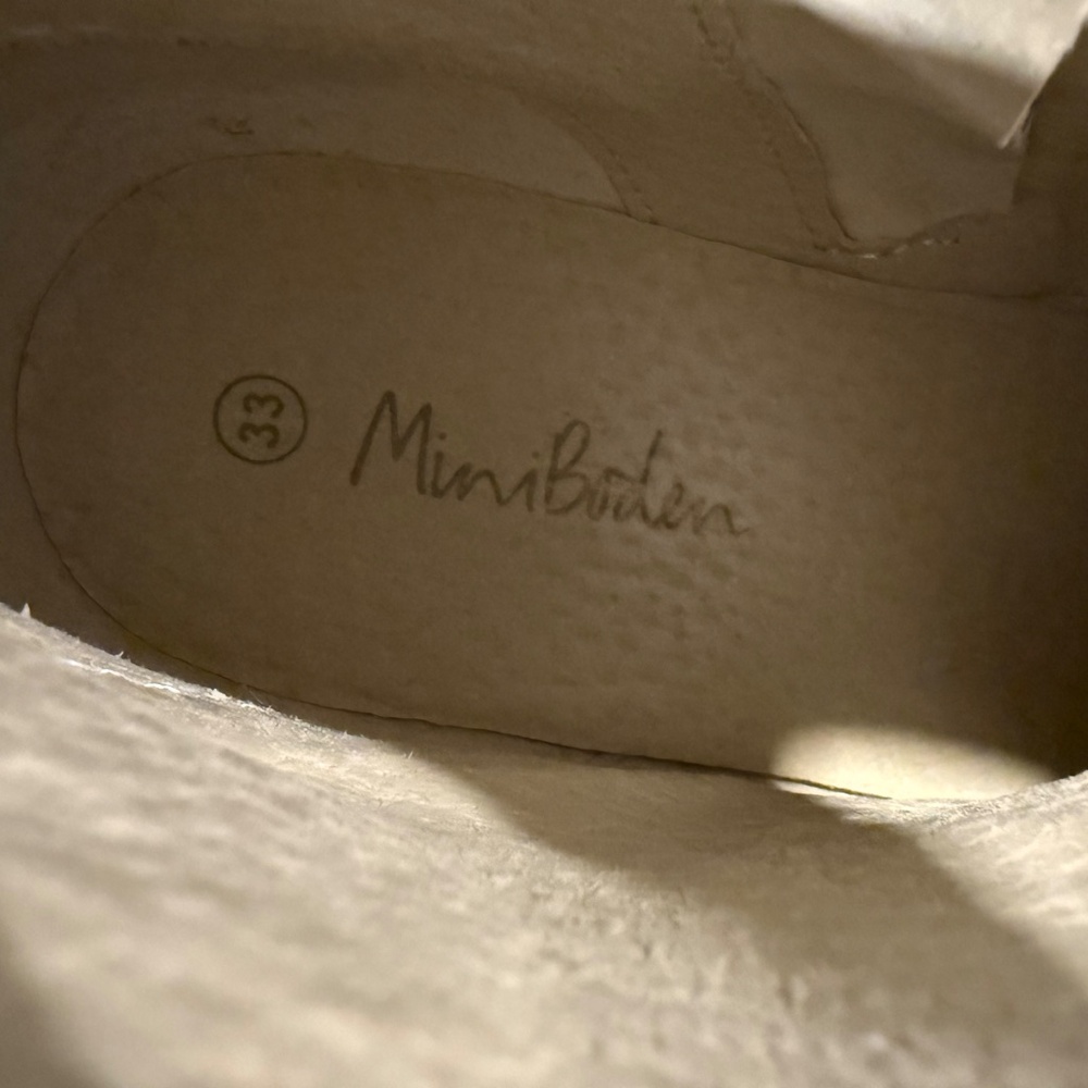 Size 33/Size 2 Mini Boden Rainbow Scene Boots. - Picture 6 of 7
